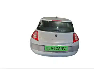 Véhicule à la ferraille RENAULT MEGANE II BERLINA 5P  de l'année 2004 alimenté K4M