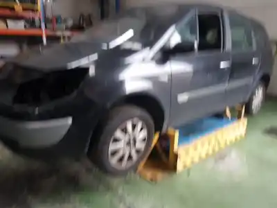 Veículo de Sucata renault grand scénic ii (jm0/1_) 2.0 dci (jm1k) do ano 2006 alimentado m9r a7
