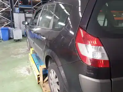 Veículo de Sucata renault grand scénic ii (jm0/1_) 2.0 dci (jm1k) do ano 2006 alimentado m9r a7