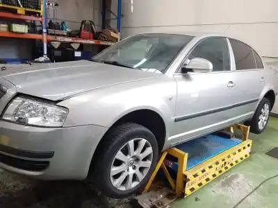 Veículo de Sucata skoda superb (3u4) 2.0 tdi dpf do ano 2007 alimentado bss