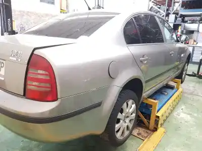 Veículo de Sucata skoda superb (3u4) 2.0 tdi dpf do ano 2007 alimentado bss