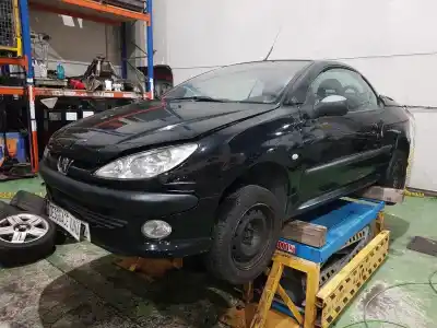 Veicolo di demolizione peugeot 206 cc 2.0 16v cat dell'anno 2001 alimentato rfn