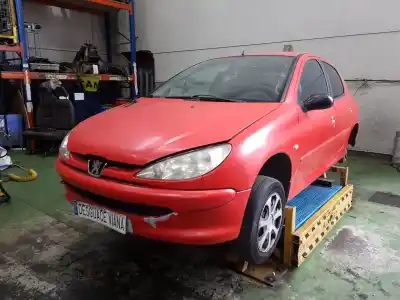 Veículo de Sucata peugeot 206 berlina x-line do ano 2003 alimentado 8hx