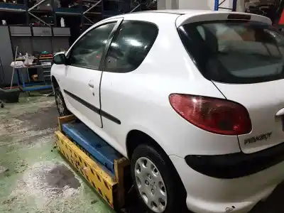 Sloopvoertuig peugeot 206 sw x-line van het jaar 2003 aangedreven kfw