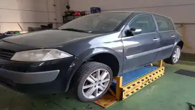 Veículo de Sucata renault                                            megane ii (bm0/1_, cm0/1_)                                                                                                                                                                                                                                 1.9 dci                                                                                                                                                                                                                                                    do ano 2003 alimentado f9q b8