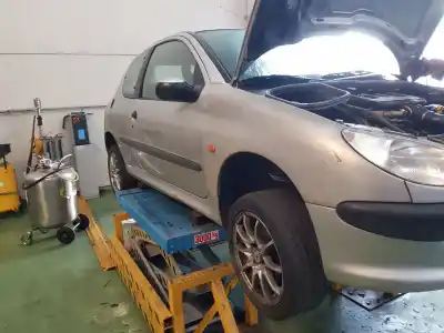 Sloopvoertuig peugeot 206 fastback (2a/c) 1.9 d van het jaar 1999 aangedreven wjz