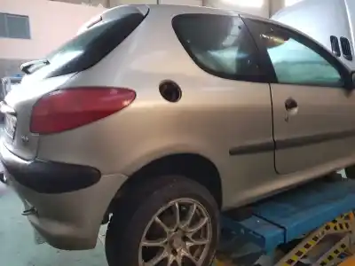 Sloopvoertuig peugeot 206 fastback (2a/c) 1.9 d van het jaar 1999 aangedreven wjz