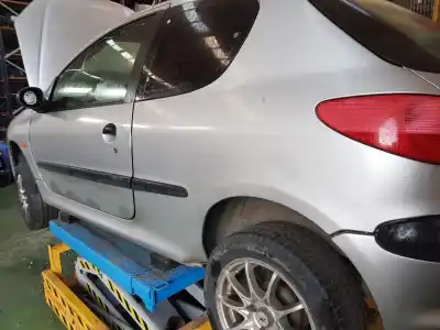 Sloopvoertuig peugeot 206 fastback (2a/c) 1.9 d van het jaar 1999 aangedreven wjz