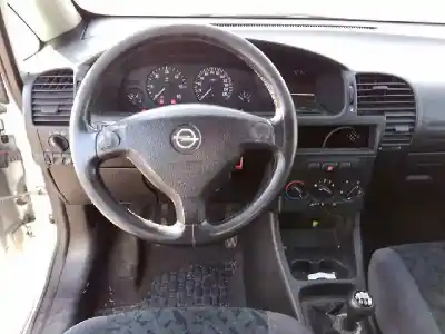 Veículo de Sucata opel zafira a blue line do ano 2001 alimentado y20dth