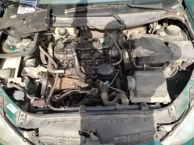 Veículo de Sucata peugeot 206 berlina xt do ano 2000 alimentado wjz