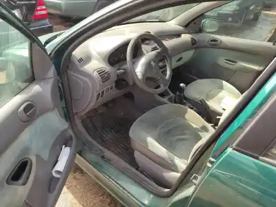 Veículo de Sucata peugeot 206 berlina xt do ano 2000 alimentado wjz