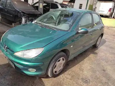 Veículo de Sucata peugeot 206 berlina xt do ano 2000 alimentado wjz