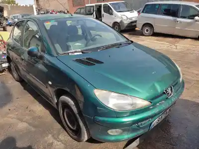 Veículo de Sucata peugeot 206 berlina xt do ano 2000 alimentado wjz