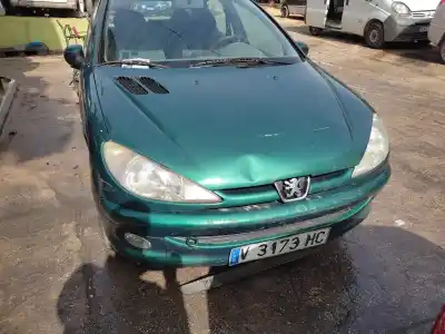 Veículo de Sucata peugeot 206 berlina xt do ano 2000 alimentado wjz