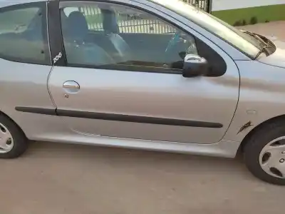 Veículo de Sucata peugeot 206 berlina xt do ano 2000 alimentado wjz