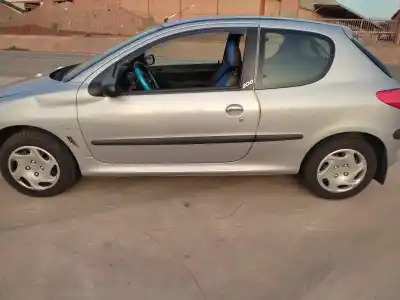 Veículo de Sucata peugeot 206 berlina xt do ano 2000 alimentado wjz