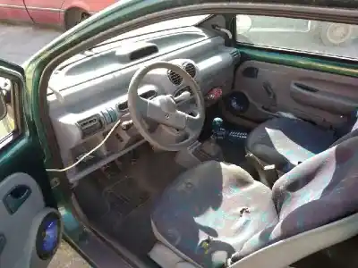 Véhicule à la ferraille renault twingo (co6) 1.2 de l'année 1995 alimenté c3g