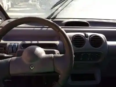 Véhicule à la ferraille renault twingo (co6) 1.2 de l'année 1995 alimenté c3g