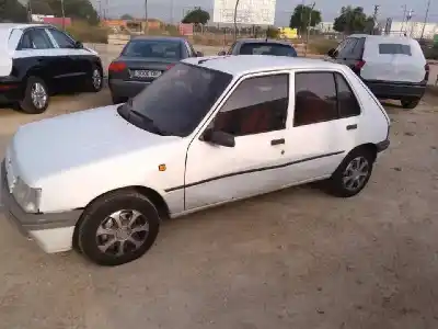 Veículo de Sucata peugeot 205 berlina 1.1 mito do ano 1996 alimentado 