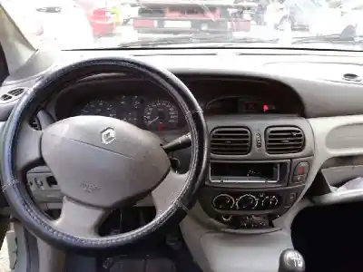 Scrapping Vehicle renault scenic (ja..) 1.4 16v authentique of the year 2001 powered k4j c7