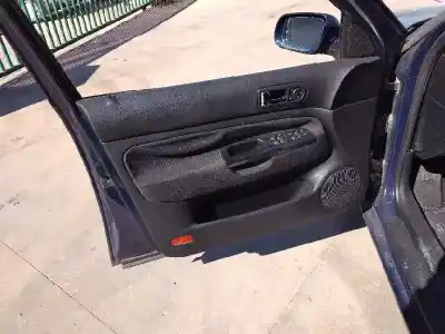 Veículo de Sucata volkswagen golf iv berlina (1j1) básico do ano 1998 alimentado akl