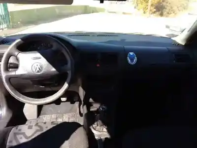 Veículo de Sucata volkswagen golf iv berlina (1j1) básico do ano 1998 alimentado akl