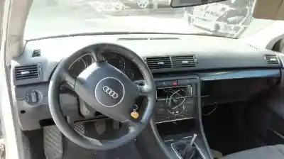 Veículo de Sucata audi a4 berlina (8e) 2.5 v6 24v tdi cat (aym) do ano 2001 alimentado aym