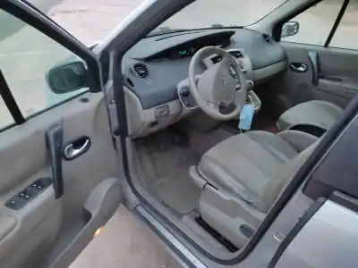 Sloopvoertuig renault scenic ii authentique van het jaar 2005 aangedreven k9k p7