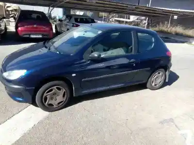 Veículo de Sucata peugeot 206 berlina xr do ano 2002 alimentado kfw
