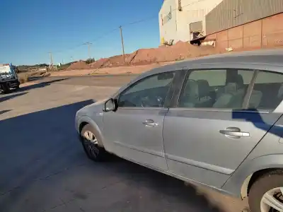 Veículo de Sucata opel astra h berlina cosmo do ano 2009 alimentado z17dtr