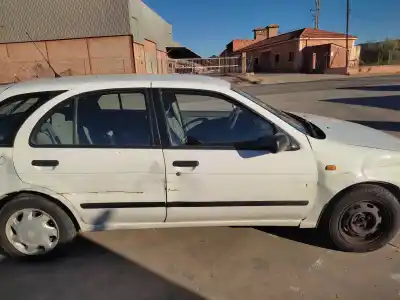 Sloopvoertuig nissan almera (n15) gx van het jaar 1999 aangedreven cd20
