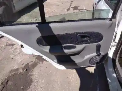 Здавання транспортного засобу renault clio ii fase ii (b/cb0) authentique року 2002 потужний d7f g7