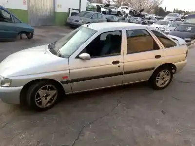 Vehicul casat ford escort berlina/turnier bravo lim. al anului 1998 alimentat rfs