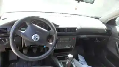 Veículo de Sucata volkswagen passat berlina (3b2) comfortline do ano 1998 alimentado aeb