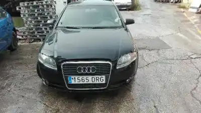Veículo de Sucata AUDI A4 BERLINA (8E) 2.5 V6 24V TDI do ano 2004 alimentado BAU