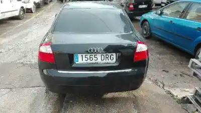 Veículo de Sucata audi a4 berlina (8e) 2.5 v6 24v tdi do ano 2004 alimentado bau