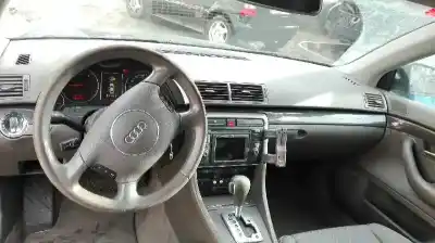 Veículo de Sucata audi a4 berlina (8e) 2.5 v6 24v tdi do ano 2004 alimentado bau