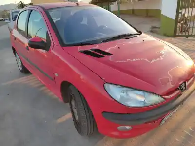 Veículo de Sucata peugeot 206 berlina xt do ano 2001 alimentado wjy