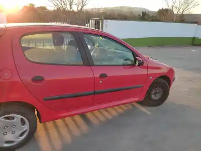 Veículo de Sucata peugeot 206 berlina xt do ano 2001 alimentado wjy