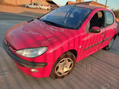 Veículo de Sucata peugeot 206 berlina xt do ano 2001 alimentado wjy