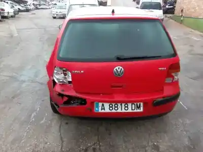 Veículo de Sucata volkswagen golf iv berlina (1j1) básico do ano 1998 alimentado agr