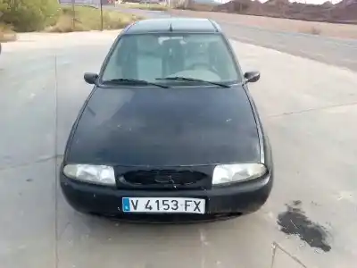 Veículo de Sucata FORD FIESTA BERLINA Básico do ano 1997 alimentado RTJ