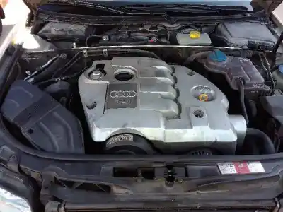 Veículo de Sucata AUDI A4 BERLINA (8E) 1.9 TDI (96kW) do ano 2001 alimentado AWX