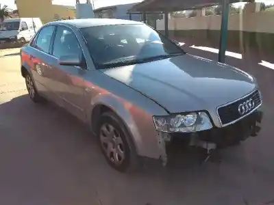 Veículo de Sucata audi a4 berlina (8e) 1.9 tdi (96kw) do ano 2001 alimentado awx