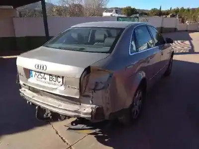 Veículo de Sucata audi a4 berlina (8e) 1.9 tdi (96kw) do ano 2001 alimentado awx