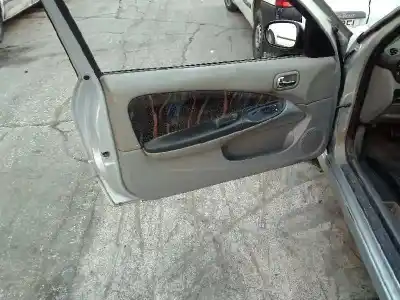 Veicolo di demolizione nissan almera (n16/e) acenta dell'anno 2000 alimentato yd22