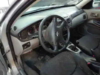 Veicolo di demolizione nissan almera (n16/e) acenta dell'anno 2000 alimentato yd22