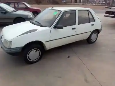 Veículo de Sucata peugeot 205 berlina * do ano 1991 alimentado 