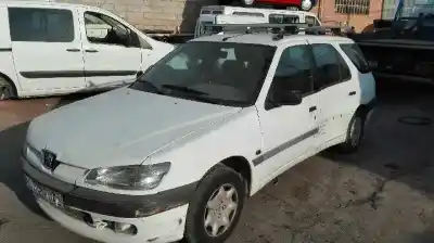 Veículo de Sucata peugeot 306 break style do ano 1997 alimentado nfz