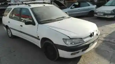 Veículo de Sucata peugeot 306 break style do ano 1997 alimentado nfz
